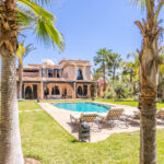 Villa d'exception au style arabo-andalou nichée dans son parc botanique