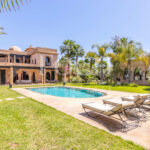 Villa d'exception au style arabo-andalou nichée dans son parc botanique