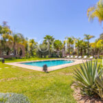 Villa d'exception au style arabo-andalou nichée dans son parc botanique