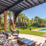 Villa d'exception au style arabo-andalou nichée dans son parc botanique