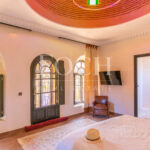 Villa d'exception au style arabo-andalou nichée dans son parc botanique