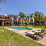 Villa d'exception au style arabo-andalou nichée dans son parc botanique